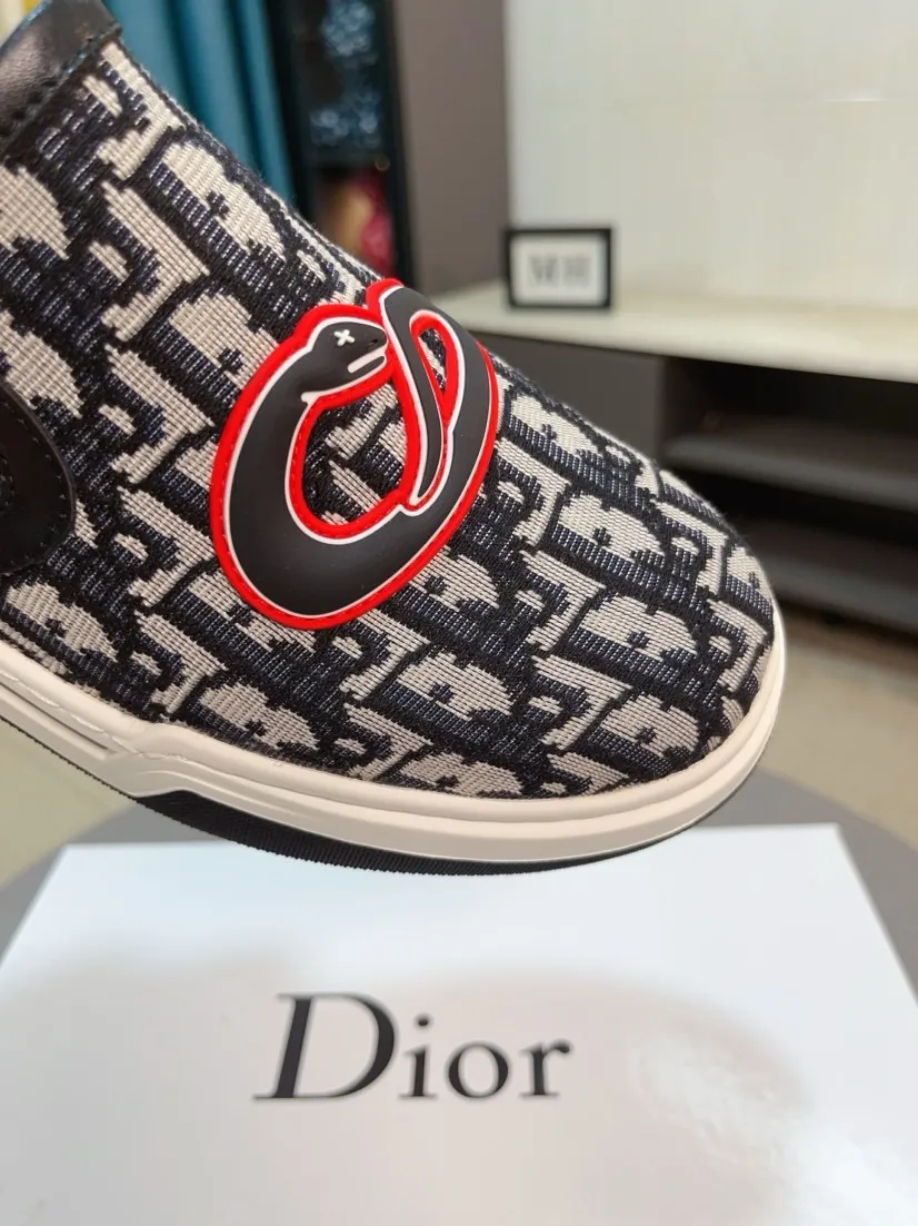 Men's men's shoes💰400🌸🌸[Dior] 25ss new product B01 moral training shoes. The toe dimension design of the couple's style is a bit wider. The upper foot comfort is perfect. The thread is beautiful. Perfectly suitable for pants styles. Decorated with various classic details. It is an ideal choice for daily styling. Can be matched with various casual items to create exquisite looks. Fabric: top layer cowhide/lining sheepskin TPU original outsole Code number: 38-44, 45 customized